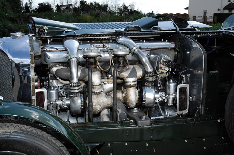 Моторный отсек Bentley 3/8-Litre Sports Roadster 1924 года  (фото 6 из 8)